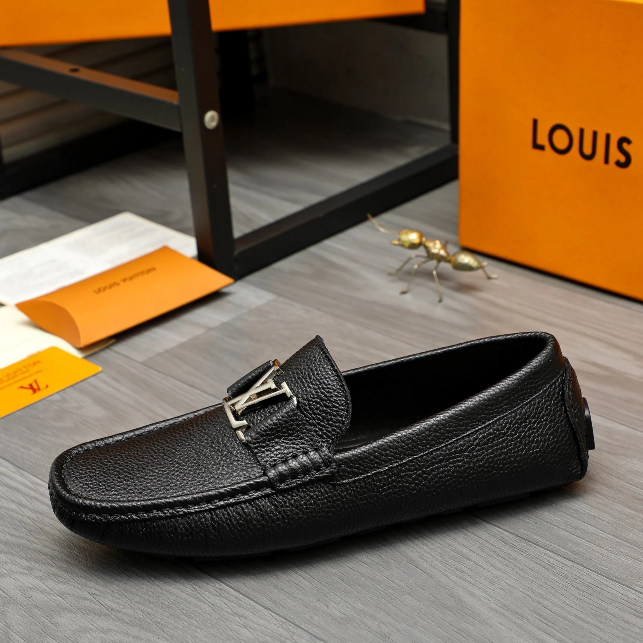 Men's shoes 💰420 Product trademark: LV "Louis Vuitton" casual slip-on shoes Regular size: 38-46 (45.46 custom-made, non-returnable) Product materials: Selected pebbled cowhide upper, sheepskin lining, original rubber outsole